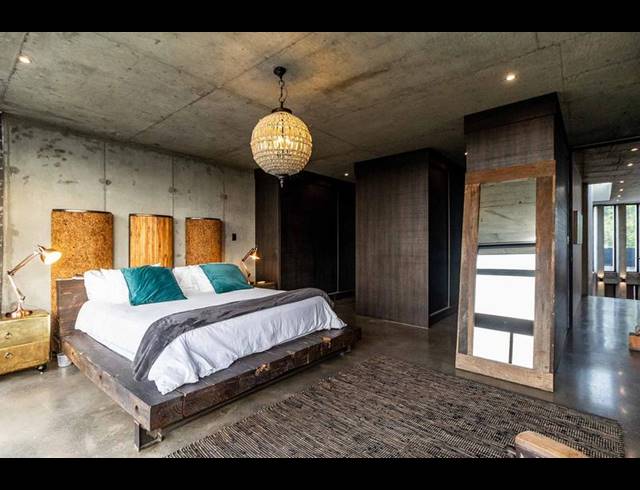 5 BEDROOM HOUSE FOR SALE IN WATERKLOOF RIDGE